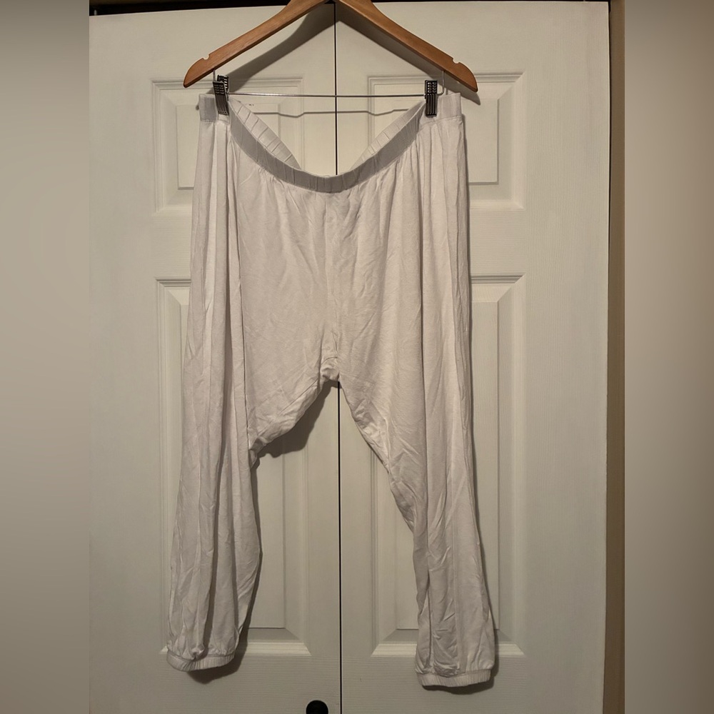 Studio Casual White Joggers